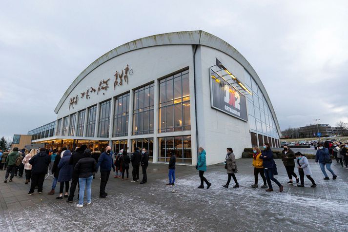 Fjöldabólusetningar með örvunarskammti í Laugardalshöll hófust á mánudaginn. 