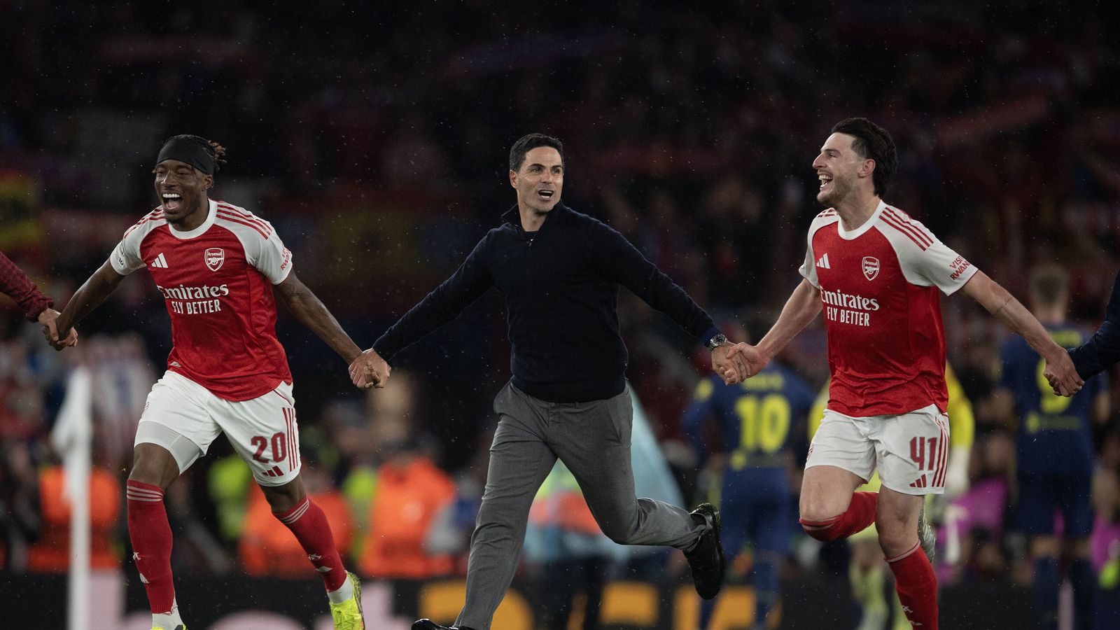 Arteta upp­skar hlátur eftir að hafa verið spurður út í gagn­rýni á fagnaðar­læti