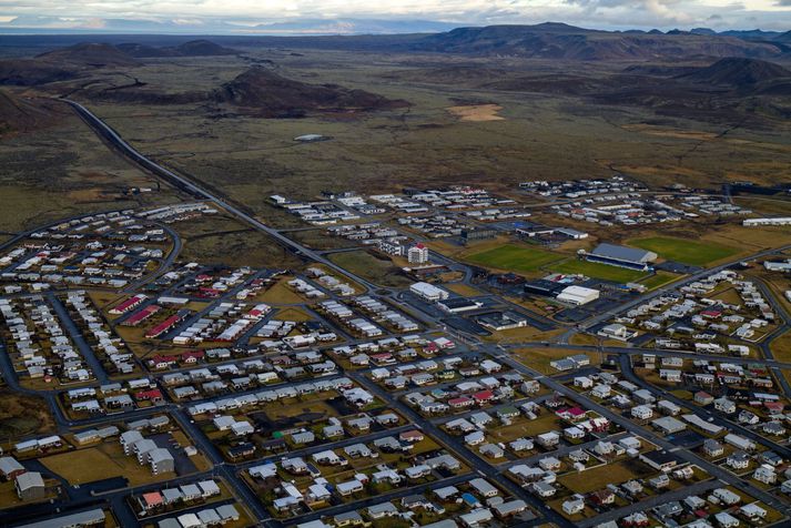 Jarðskjálftavirkni fer áfram minnkandi og Veðurstofan segir nýjan kafla hafinn á Reykjanesi.