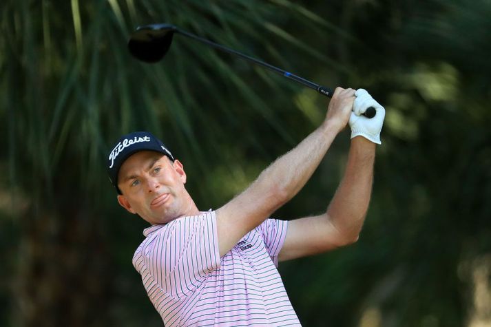 Webb Simpson deilir toppsætinu með Chris Kirk eftir fyrstu tvo daganna.