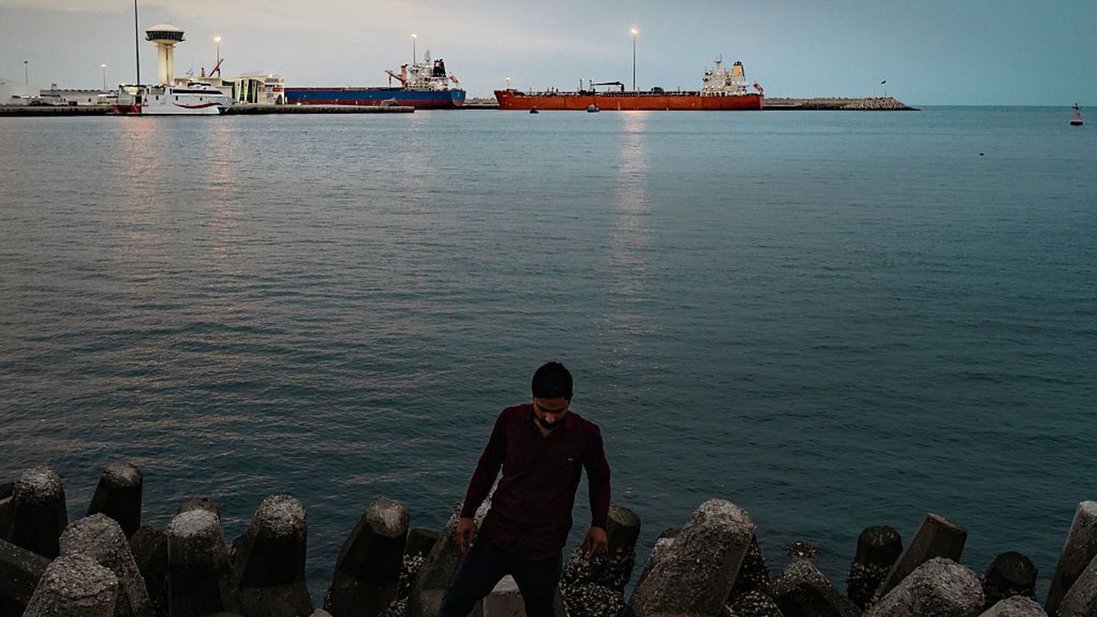 Hyggjast tollleggja skipaumferð um Hormuz-sund