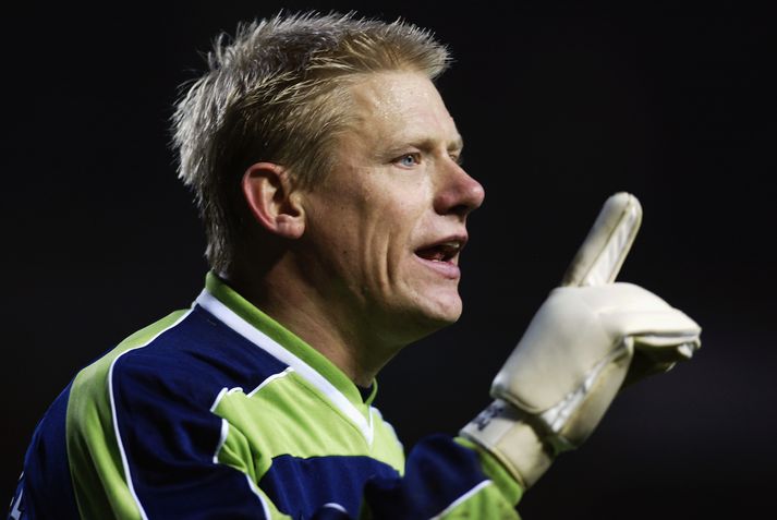 Peter Schmeichel segir son sinn bera þunga byrði á bakinu.