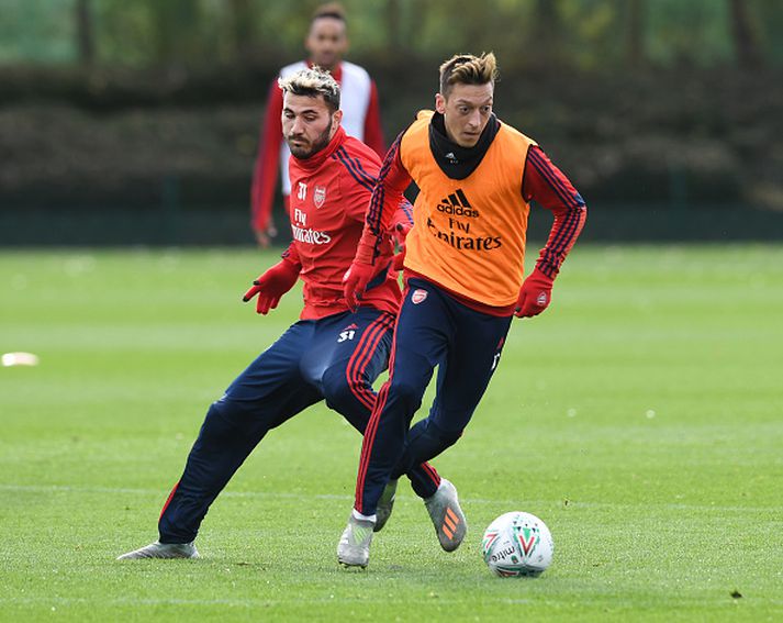 Özil og Kolasinac á æfingu Arsenal á dögunum.