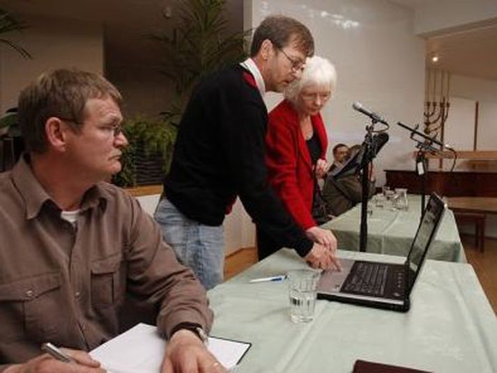 Jóhanna Sigurðardóttir opnar heimasíðu Breiðavíkursamtakanna.