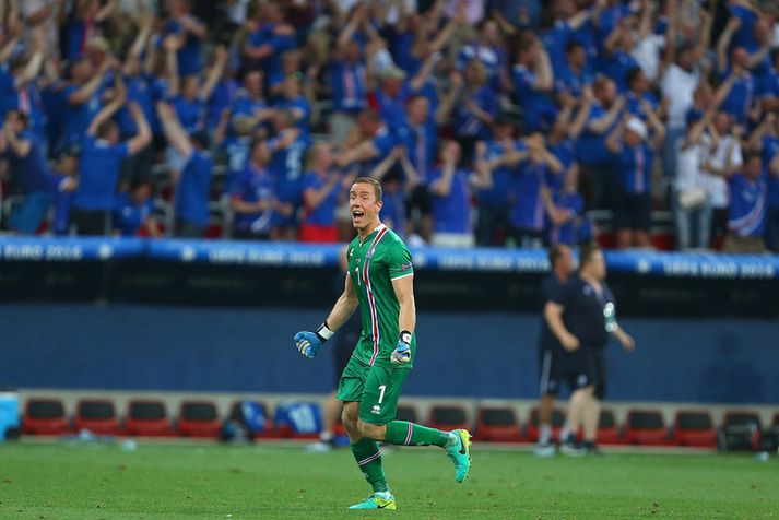 Hannes Þór Halldórsson á góðri stundu á EM í Frakklandi.