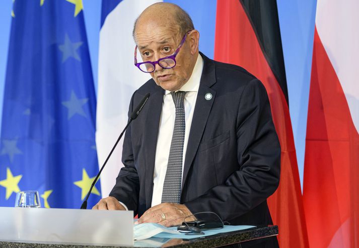 Jean-Yves Le Drian, utanríkisráðherra Frakka, hefur fjarlægt diplómatísku hanskana.