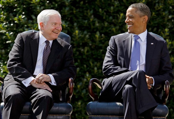 Gates ásamt Obama þegar sá fyrrnefndi hætti sem varnarmálaráðherra.