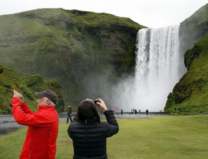 Lögreglu berast enn tilkynningar um innbrot á leið þremenninganna um Suðurlandið.