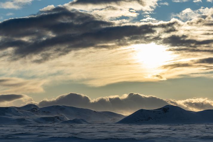 Slysið varð á Hellisheiði í gærkvöldi.
