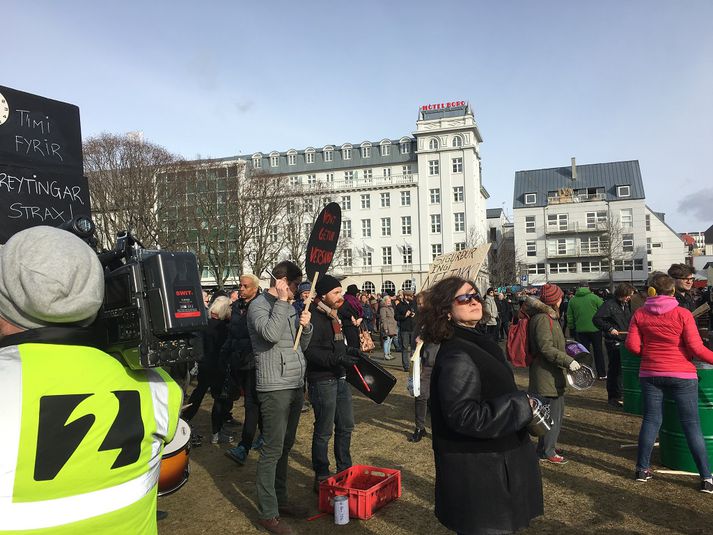 Mótmælin fara friðsamlega fram.