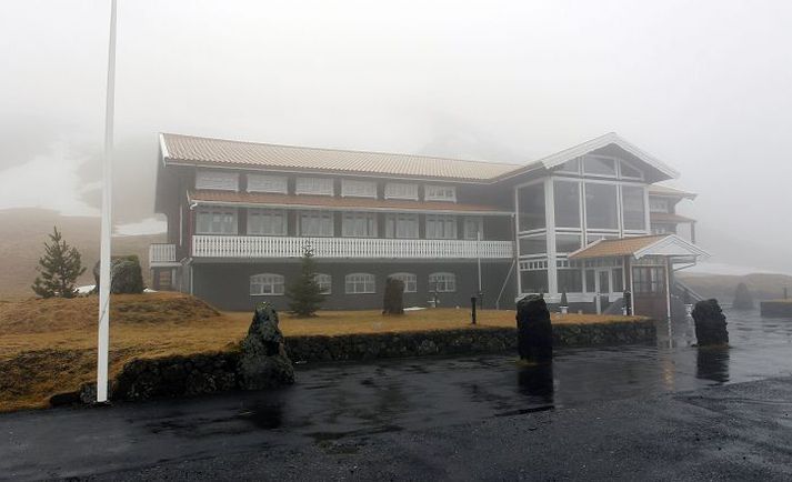 Fyrrverandi eigandi vill rifta kaupsamningi en kaupandinn vill halda Skíðaskálanum.