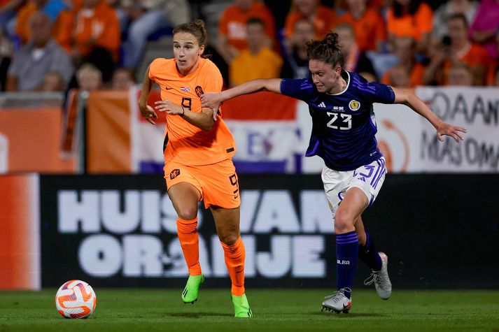 Vivianne Miedema skoraði fyrsta mark Hollands í kvöld.