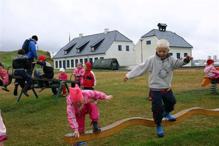 Börn að leik í Viðey.