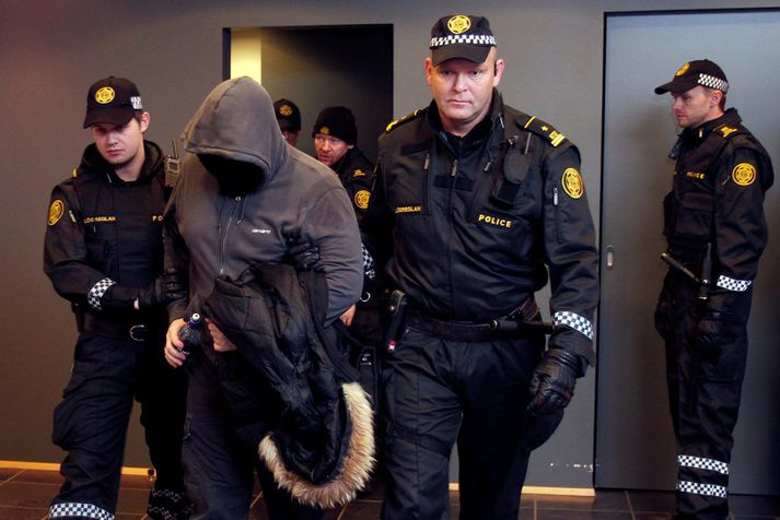 Annþór Kristján Karlsson leiddur fyrir dómara.