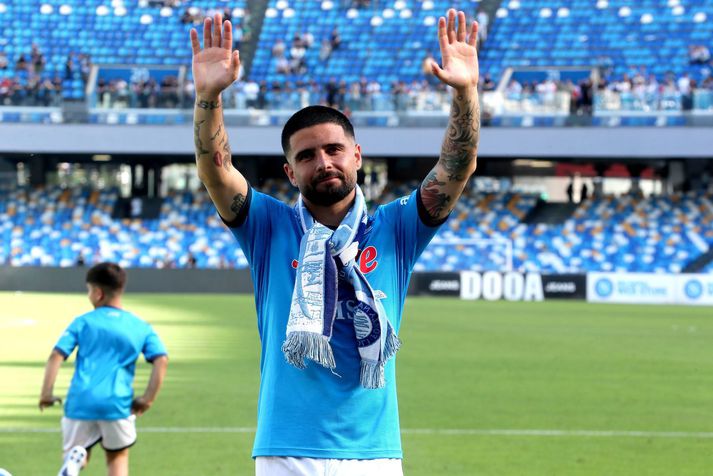 Lorenzo Insigne þakkar stuðningsmönnum Napoli fyrir eftir síðasta heimaleikinn með félaginu.