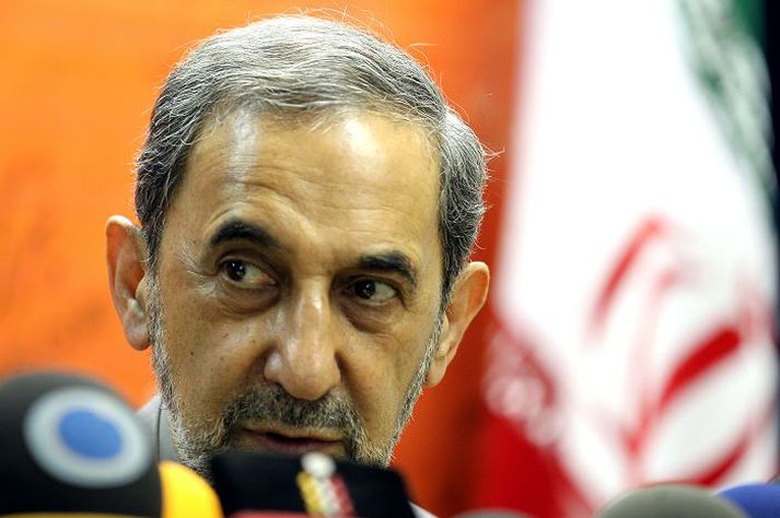 Ali Akbar Velayati er í framboði. Hann hefur verið ráðgjafi Khamení æðstaklerks.