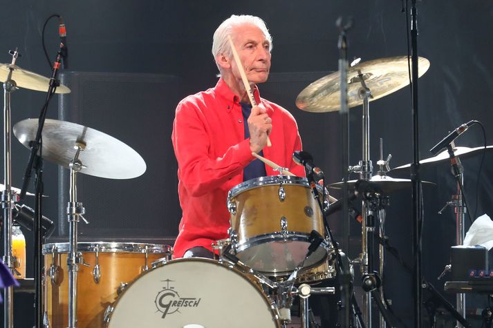 Charlie Watts mun ekki spila með Rolling Stones á komandi tónleikaferðalagi.