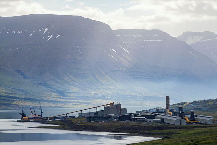 Álver Alcoa Fjarðaáls við Reyðarfjörð er stærsta álver landsins.