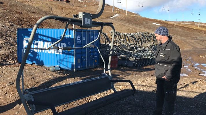 Nokkrir stólar eru nú þegar komnir á nýju stólalyftuna í Hlíðarfjalli.