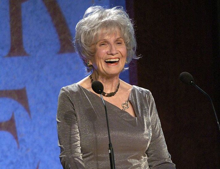 Alice Munro árið 2004 þegar hún tók við Giller-verðlaununum.