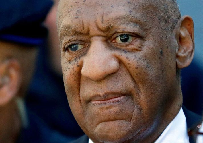 Bill Cosby var dæmdur í þriggja til tíu ára fangelsi fyrir að hafa byrlað og kynferðislega misnotað Andreu Constand, árið 2018.