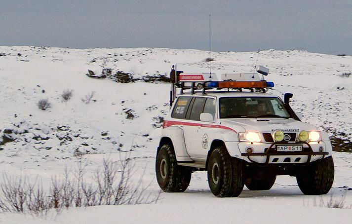Ekki er vitað nánar um meiðsli mannsins á þessari stundu.