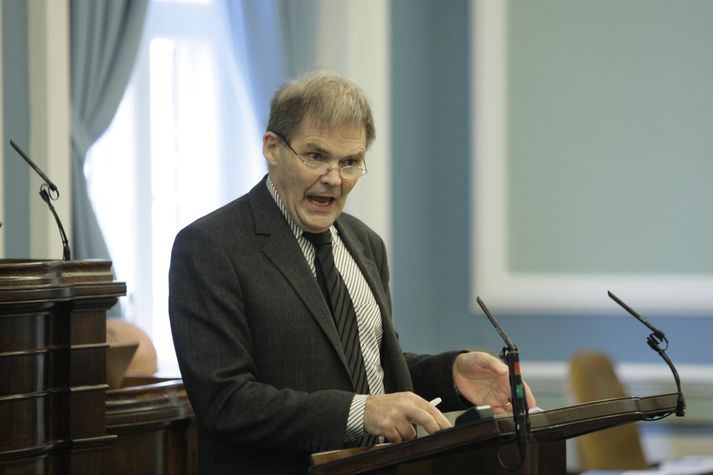 Pétur Blöndal þingmaður er hneykslaður á landbúnaðarráðherra.