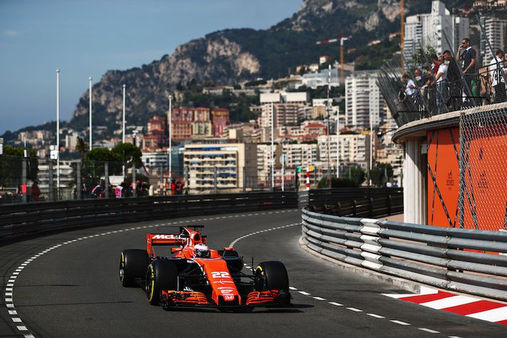 Jenson Button á McLaren bílnum á fimmtudagsæfingu fyrir Mónakókappaksturinn.