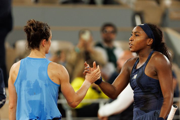 Coco Gauff mætti hinni frönsku Lois Boisson (t.v.) og batt enda á ótrúlegt á ótrúlegt ævintýri.