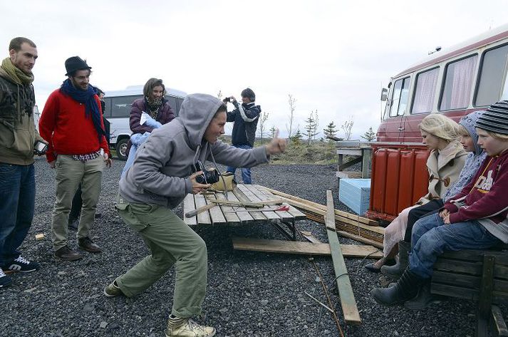 Sigurður og Sölvi stilla sér upp fyrir tökuliðið sem kom frá Búlgaríu, Ítalíu og Frakklandi.