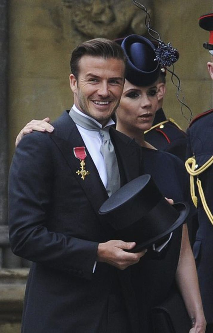 David Beckham elskar að gefa dóttur sinni pela.