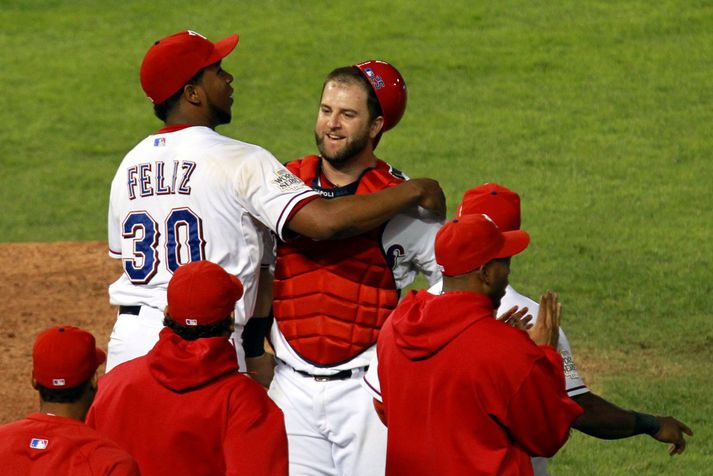 Mike Napoli og félagar í Texas Rangers hafa dregið ótrúlegasta fólk að skjánum upp á síðkastið.