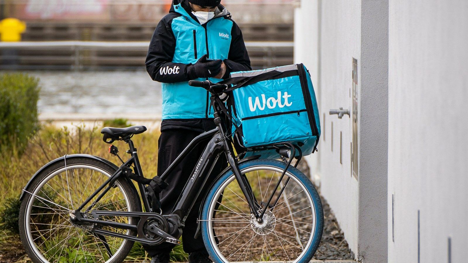 Gera Wolt-sendla starfs­menn en á ó­hefð­bundnum kjörum