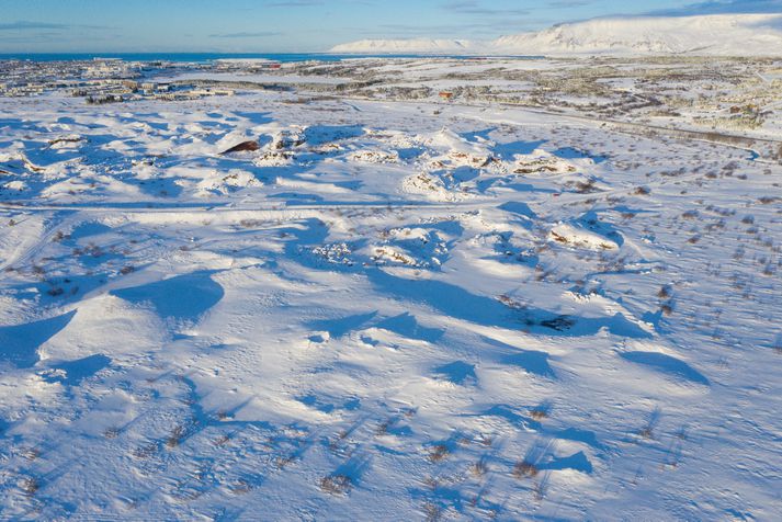 Horft yfir Rauðhóla í átt til Reykjavíkur.