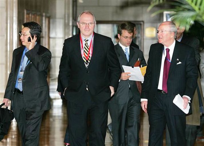 Christopher Hill og bandaríska samninganefndin