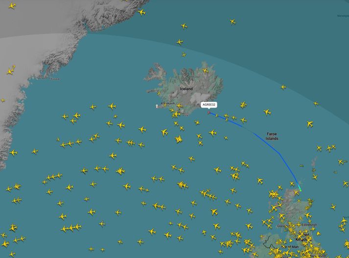 Ein af flugferðunum sem þúsundir fylgdust með í dag.