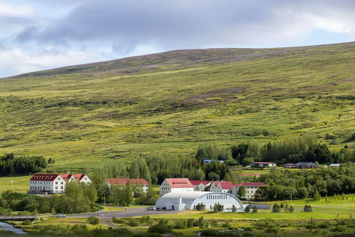 Alvarlegt bílslys varð við Framhaldsskólann á Laugum í dag.