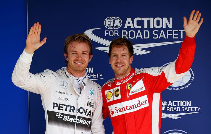 Nico Rosberg og Sebastian Vettel stilltu sér upp í myndatöku eftir tímatökuna, Lewis Hamilton var upptekinn og missti af myndavélinni.