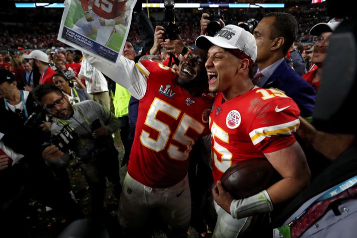 Patrick Mahomes fagnar sigri í nótt.