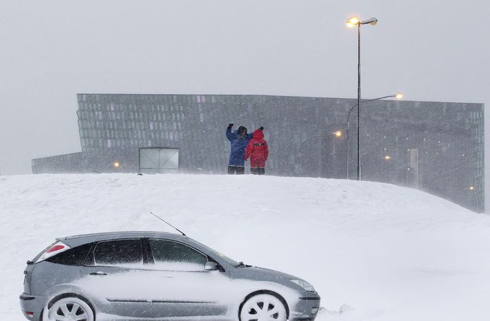 Jafnt akandi sem gangandi eru beiðnir um að sýna þolinmæði og tillitsemi í umferðinni.