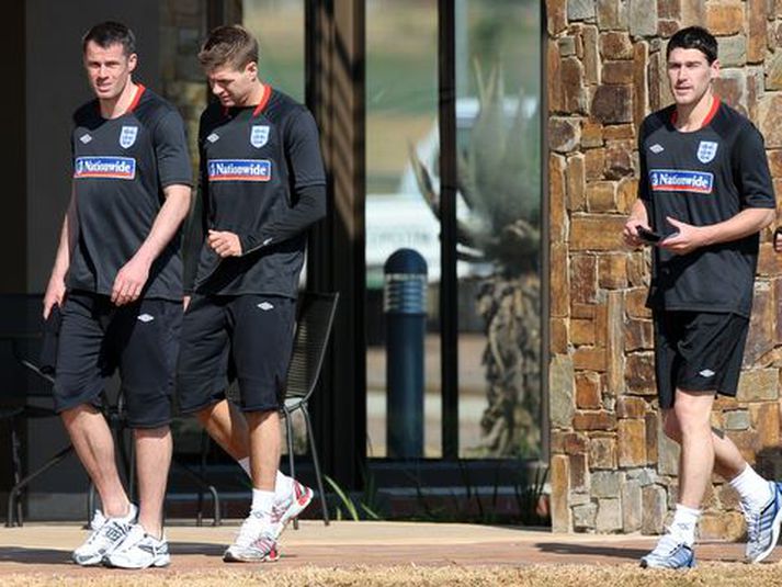 Gareth Barry í Suður-Afríku með Liverpool-mönnunum Steven Gerrard og Jamie Carragher.