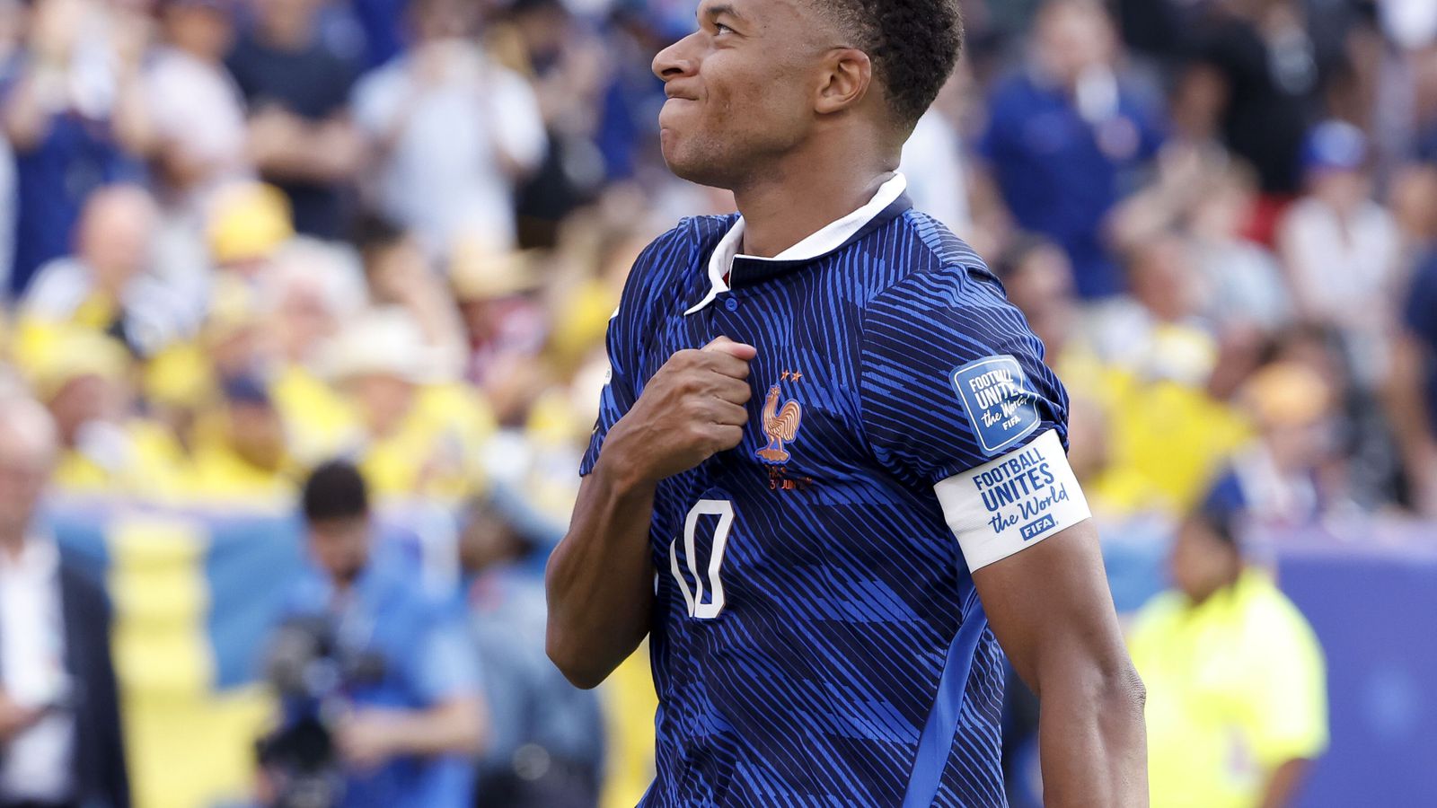Mbappe fjarverandi vegna veikinda