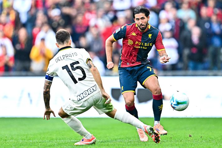 Mikael Egill Ellertsson og félagar í Genoa bíða enn eftir sínum fyrsta sigri í ítölsku úrvalsdeildinni á tímabilinu.