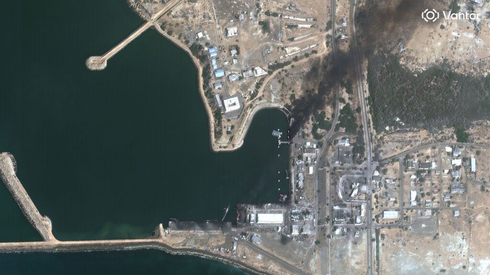 Heitir að sökkva öllum íranska flotanum