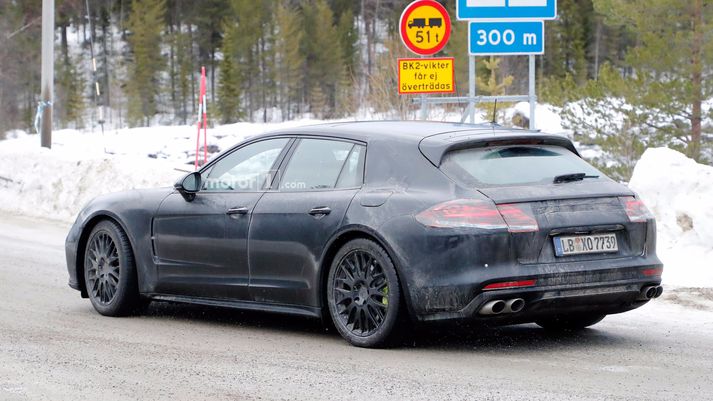 Porsche Panamera Sport Turismo við prófanir.