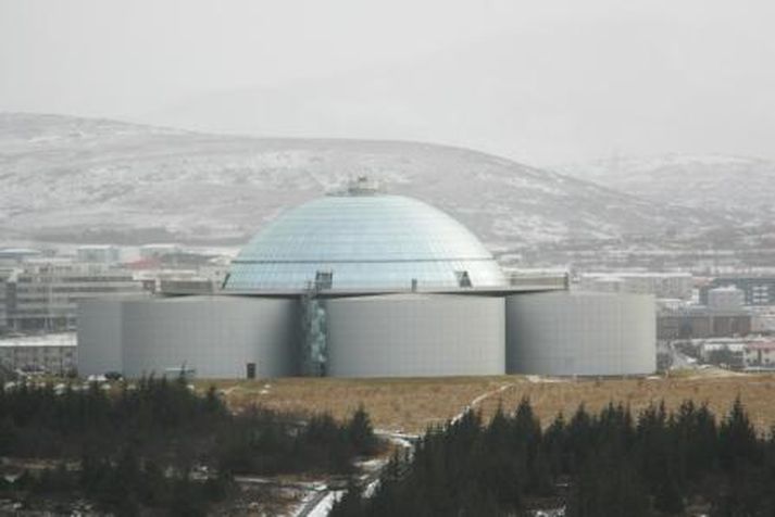 Árekstur átti sér stað norðan megin við Öskjuhlíðina um matarleytið í kvöld.