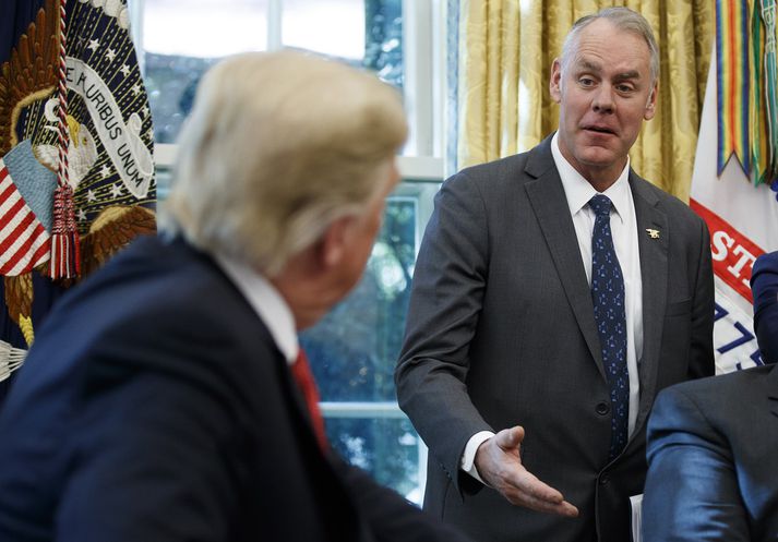 Zinke með Trump forseta á meðan allt lék í lyndi. Trump eru sagður hafa verið ósáttur við Zinke, ekki þó vegna meintra siðabrota ráðherrans.