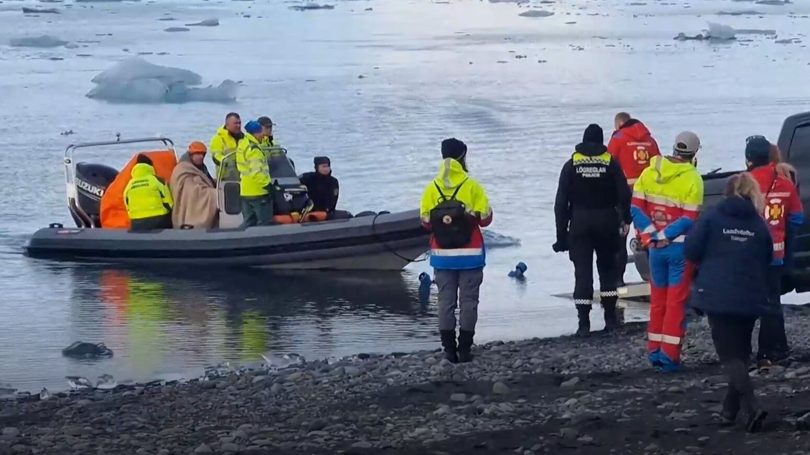 Alda sópaði manninum út í vatnið eftir að ís féll úr jöklinum