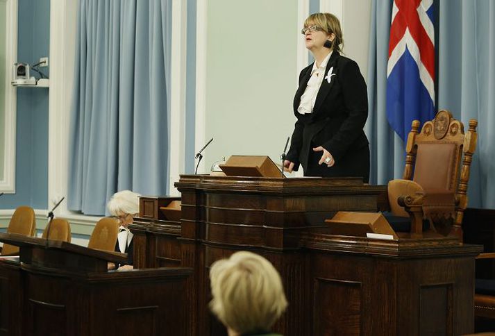 Ásta Ragnheiður Jóhannesdóttir, forseti Alþingis, frestar fundi klukkan 21 í gærkvöldi. Hún hættir nú á Alþingi eftir átján ára þingsetu.