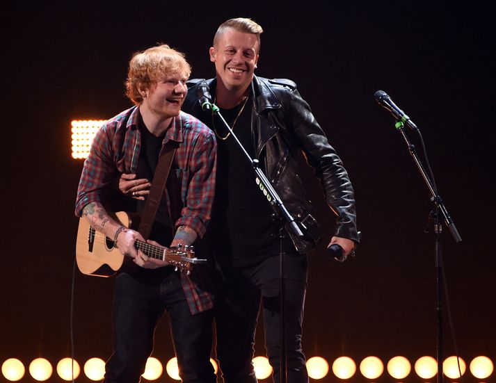 Ed Sheeran og Macklemore á tónleikum árið 2014.